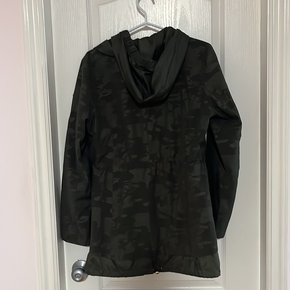 Guess green camo hooded jacket - Picture 4 of 6